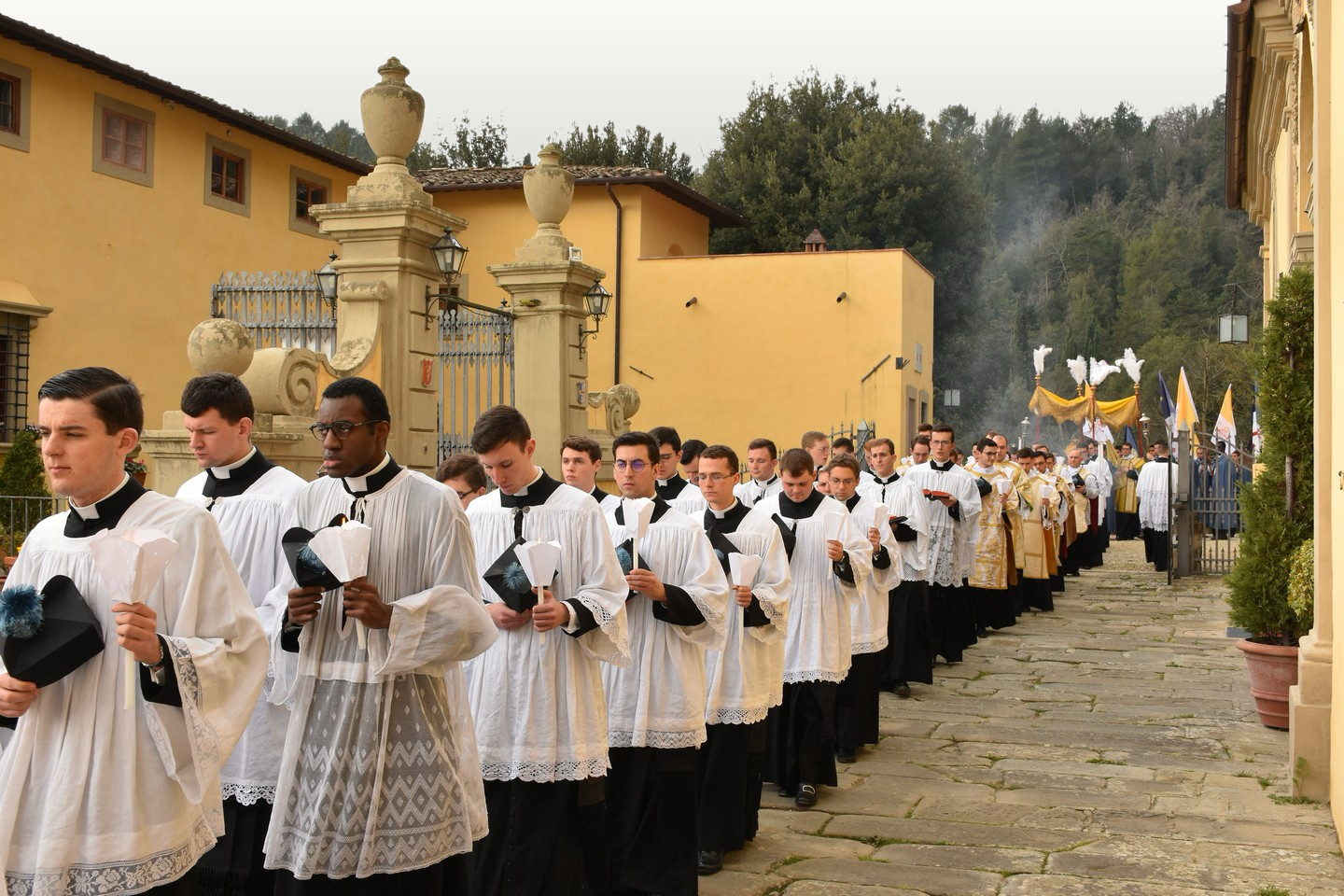 Seminaristen in processie